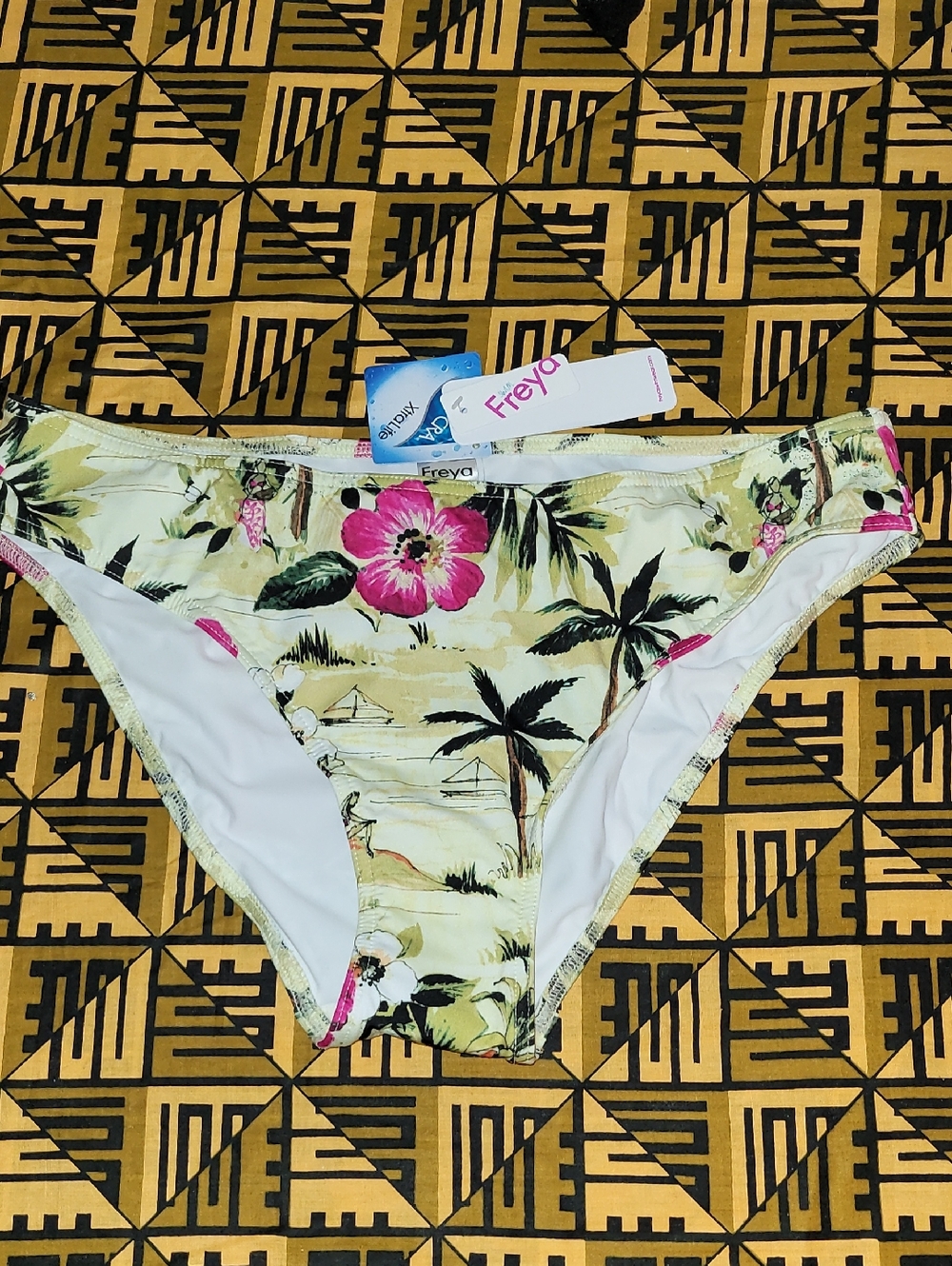 Freya Hot Pink Underwire Bikini Top with Tropical Floral Bikini Bottom - Picture 3 of 5